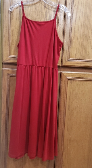 Leo Rosi m buttery soft spaghettistrap fit & flare with pockets - Picture 6 of 8
